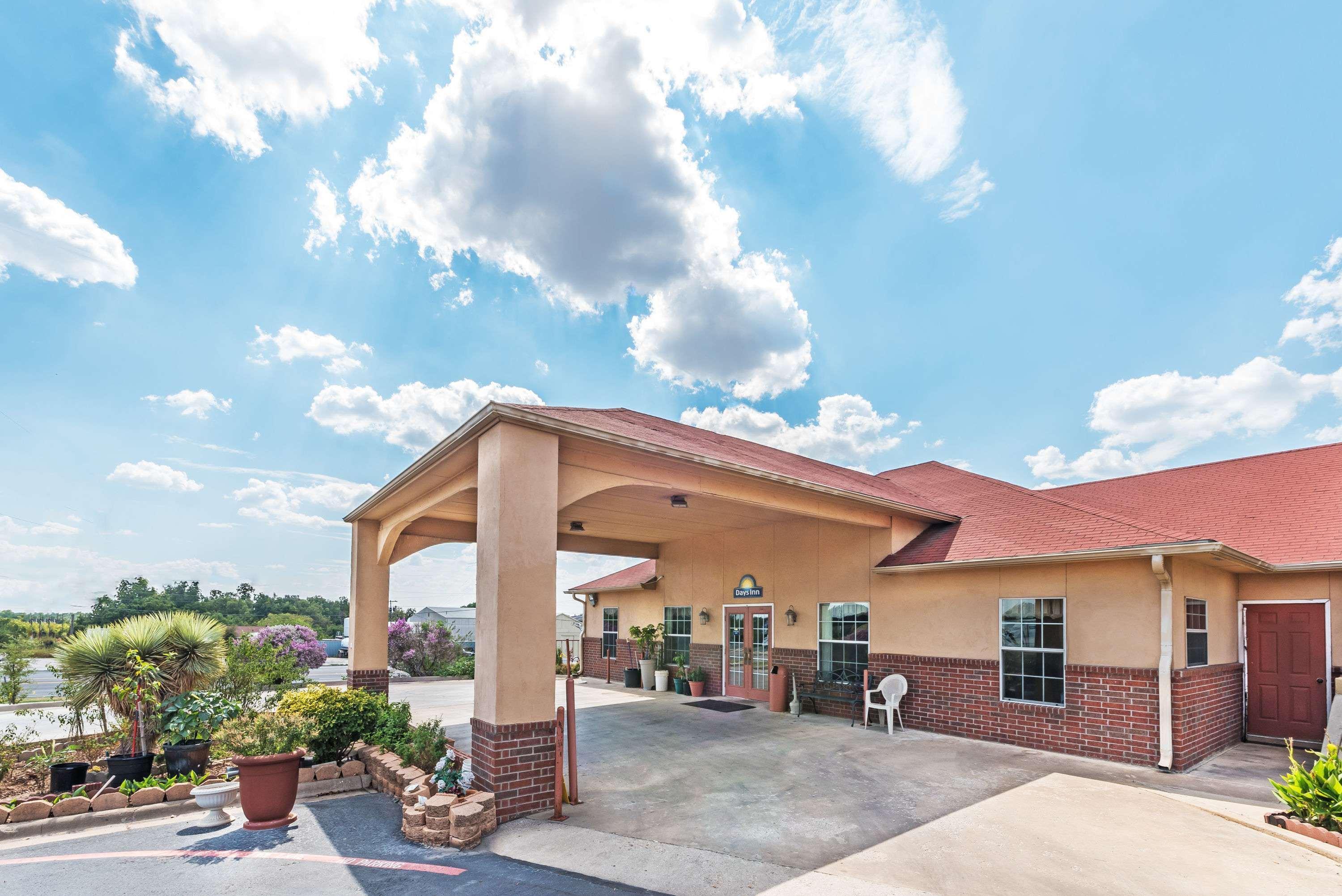 Days Inn By Wyndham Gainesville Exterior foto